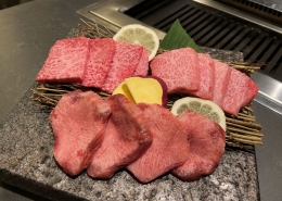 焼肉伊達の特上タン・特上カルビ・特上ロースの3点盛り