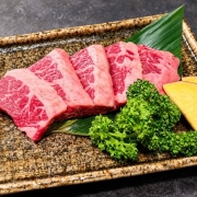 銀座 焼肉伊達の上ハラミ きめ細かなサシが入った牛ハラミの盛り付けイメージ