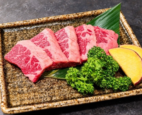 銀座 焼肉伊達の上ハラミ きめ細かなサシが入った牛ハラミの盛り付けイメージ
