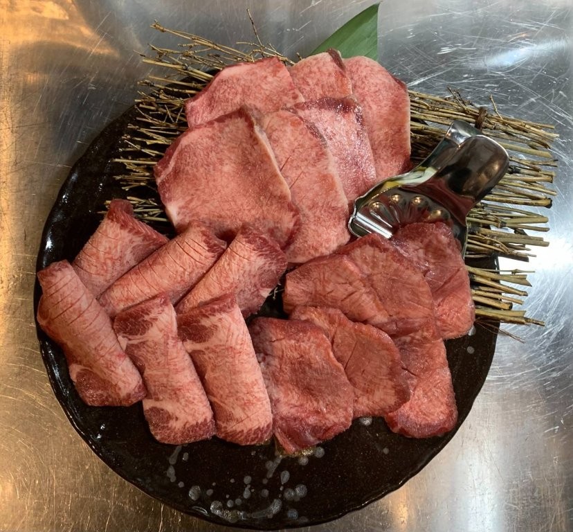 焼肉伊達のタン3点盛り|実際の盛り付け 焼肉伊達で提供するタン・上タン・特上タンの牛タン3点盛り